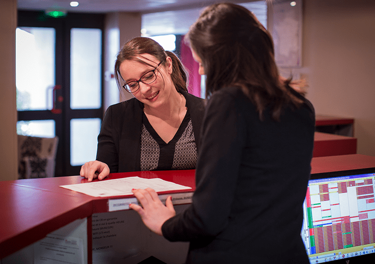 Apprentie réceptionniste à l'École des Métiers