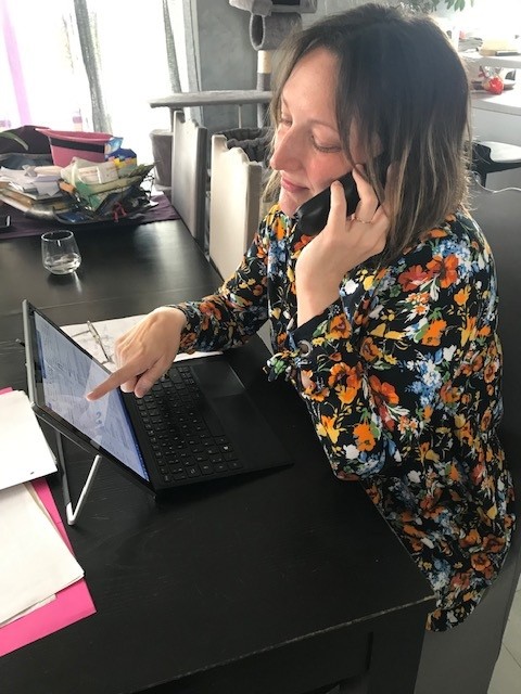 achel Pirot, médiatrice chargée de l’inclusion des apprentis à l'Ecole des Métiers