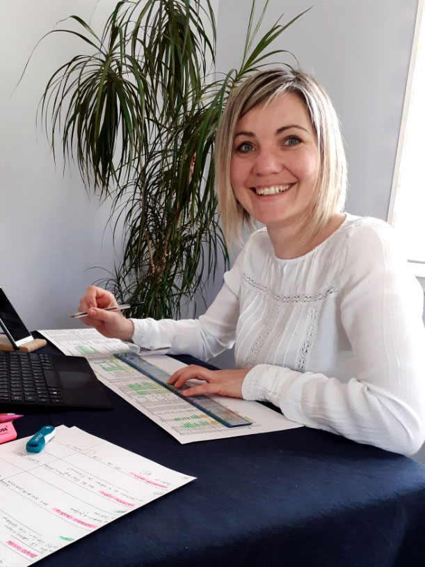 Audrey Clusel, enseignante en service en restaurant à l'Ecole des Métiers