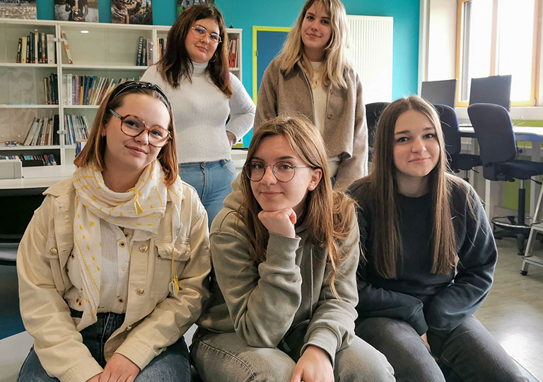 Groupe d'apprenties fleuriste 2e année de l'Ecole des Métiers