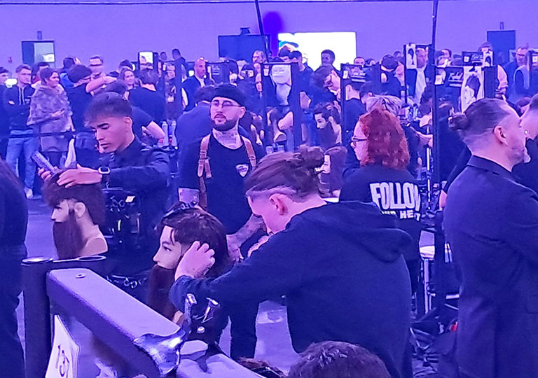 Enzo et Hugo de l'Ecole des Métiers.aux Hair Artist Award 2025