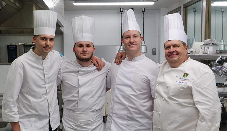Candidats au concours du meilleur apprenti cuisinier 2024 à l'Ecole des métiers