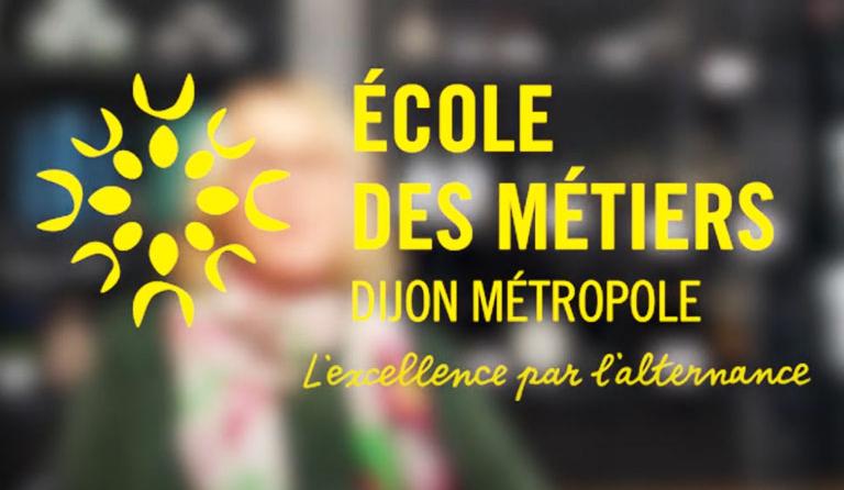 Capture d'écran de la vidéo Youtube de Vanessa Patriat enseignante en Coiffure à l'EDM