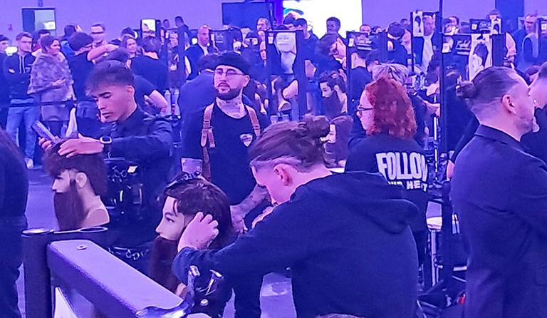 Enzo et Hugo de l'Ecole des Métiers.aux Hair Artist Award 2025