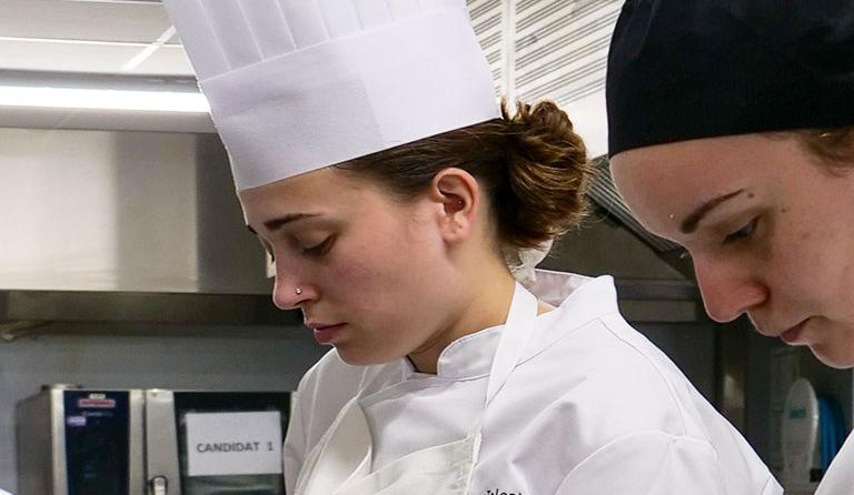 2 jeunes cuisinières pour le concours Jeunes Talents 206 à l'EDM