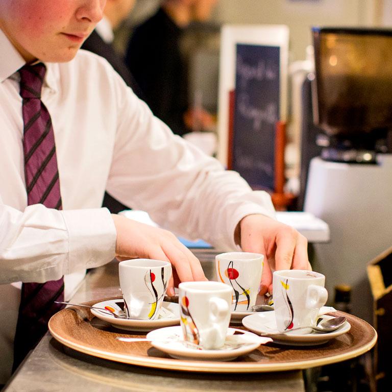 Sur le chantier d'insertion brasserie l'Encas à l'École des Métiers